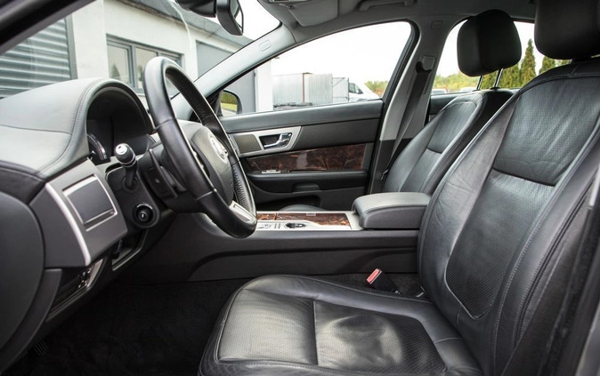 Jaguar XF cena 47900 przebieg: 222000, rok produkcji 2008 z Suchedniów małe 191